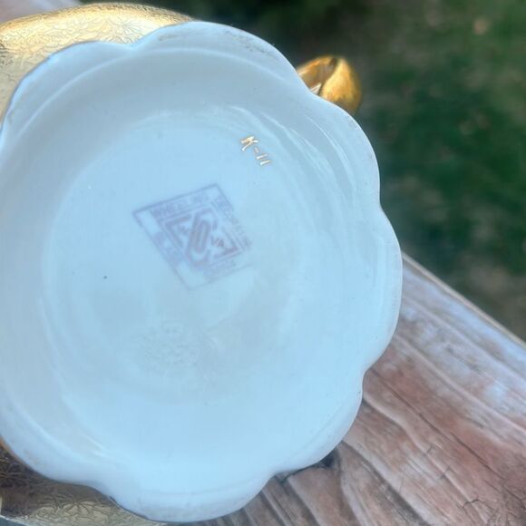 Antique Wheeling Decorative Gold Etched Tea Pot - Picture 4 of 4